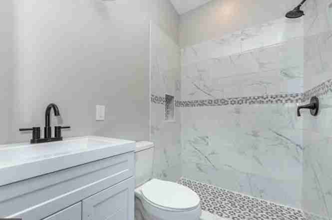 1715 East Oliver Street -Room1 - Master #1 - Photo 5 of 11