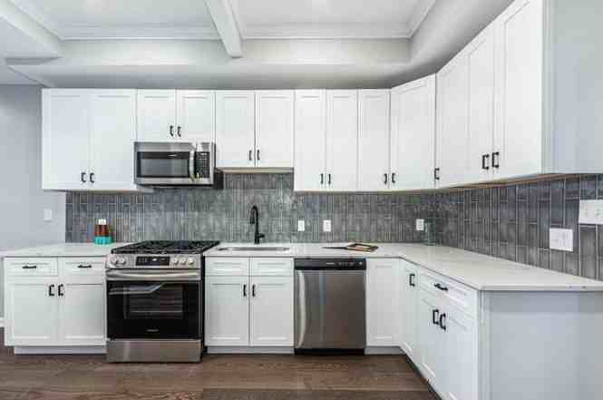 1715 E Oliver St Rm 2 #2 - Photo 2 of 11