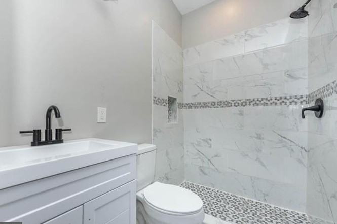 1715 E Oliver St Rm 3 #3 - Photo 4 of 11