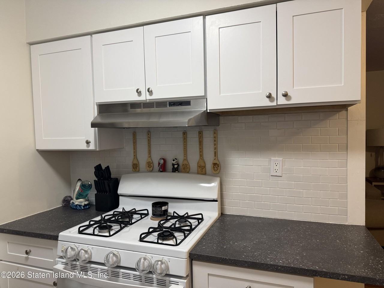 164 Beach Rd - Photo 5 of 10
