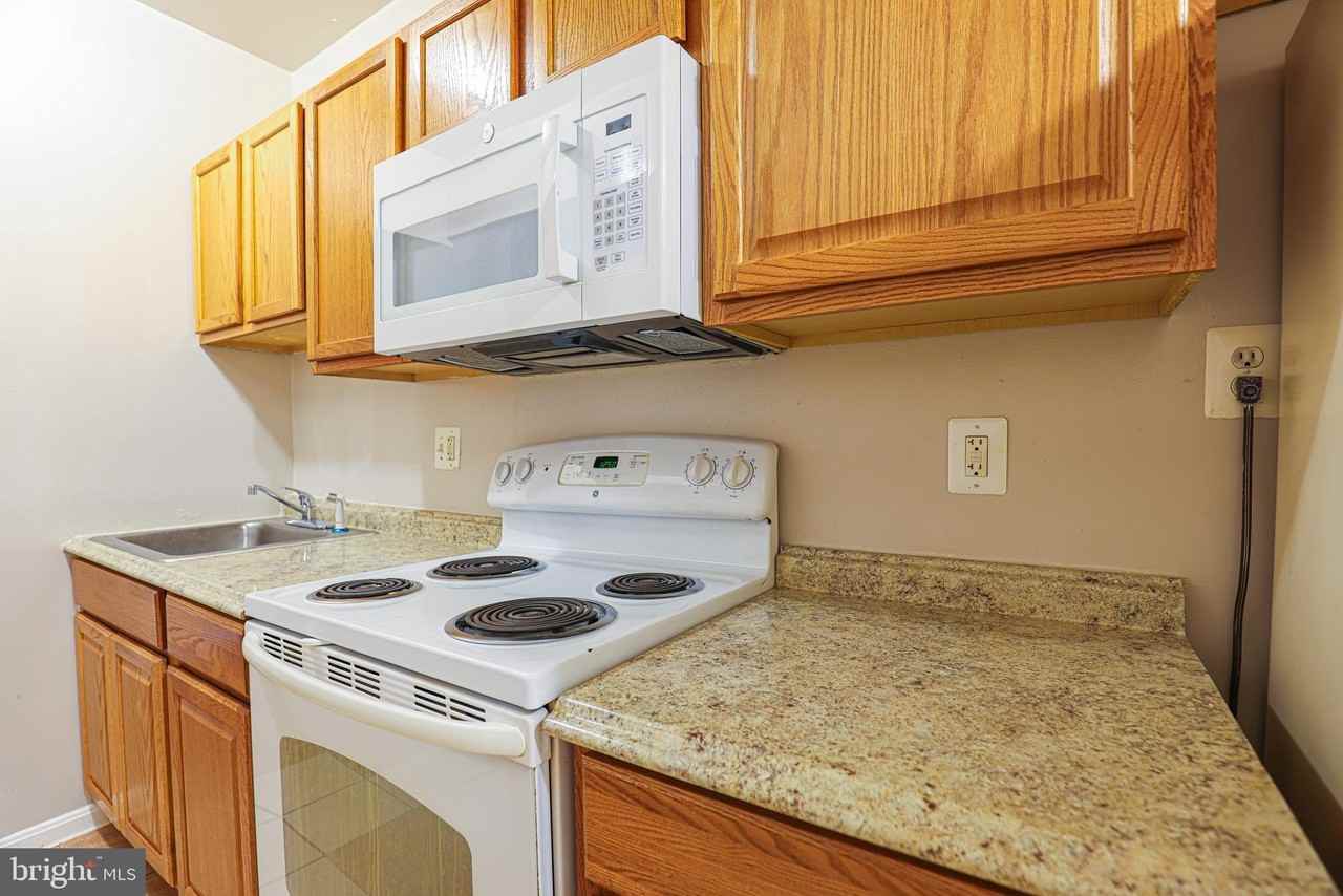 1633 E St Ne #3 - Photo 5 of 20