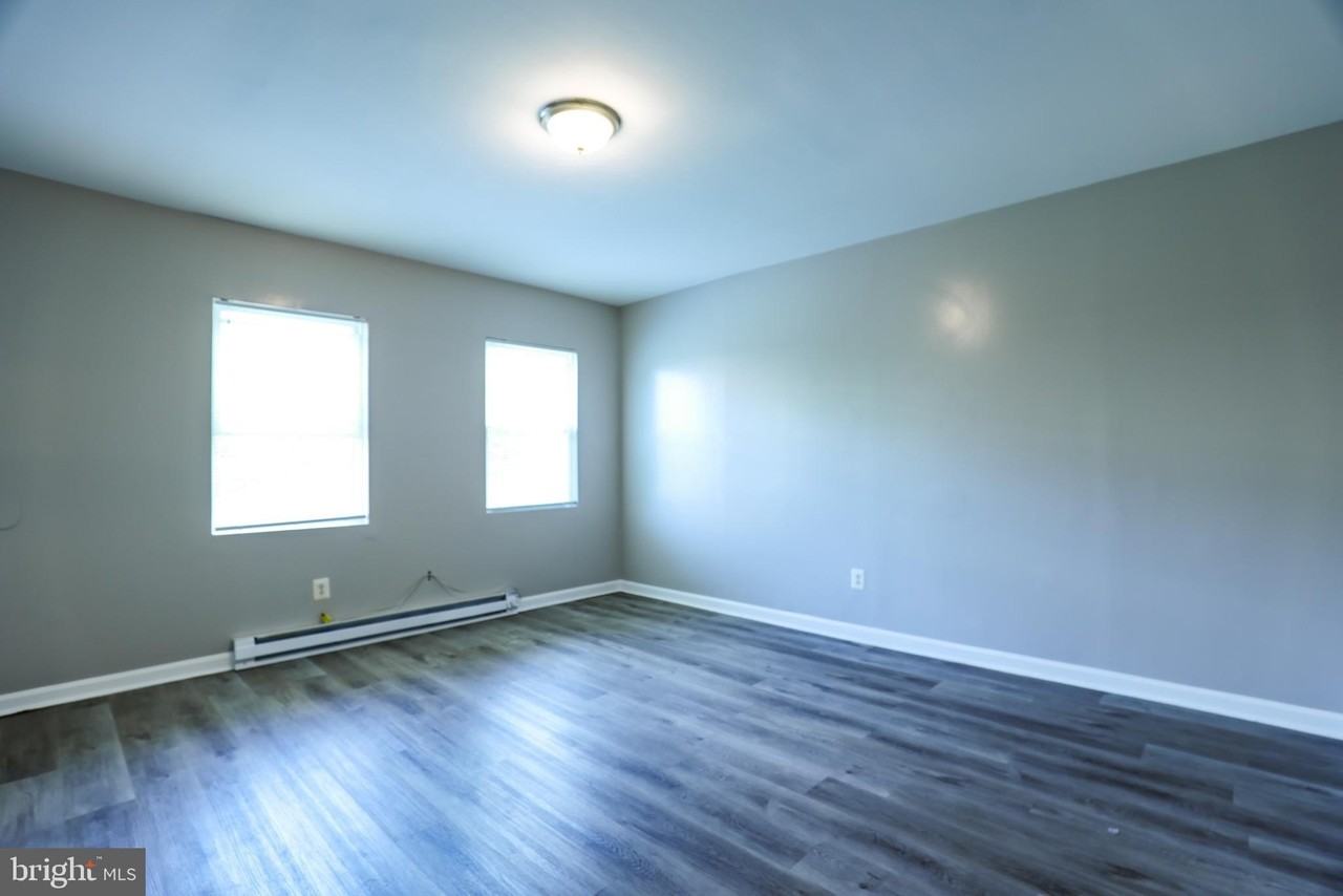 1633 E St Ne #3 - Photo 6 of 20