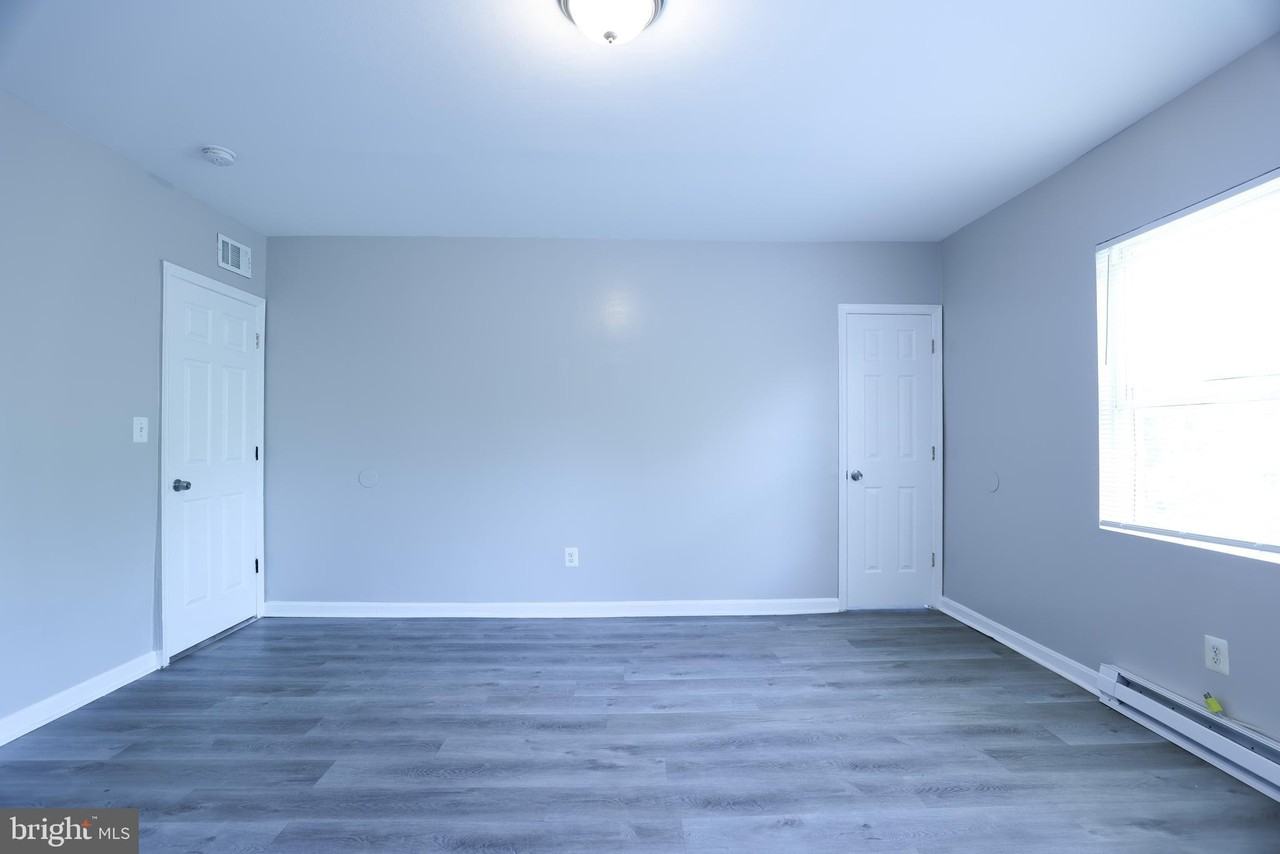 1633 E St Ne #3 - Photo 7 of 20