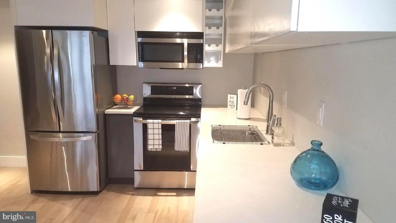 41 Q St Nw #B - Photo 3 of 22