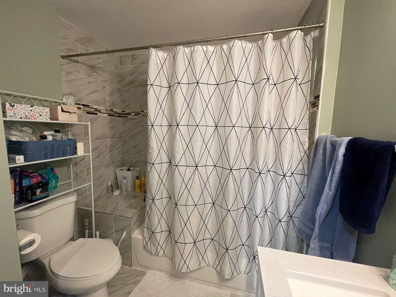 1420 Harvard St Nw #403 - Photo 3 of 17