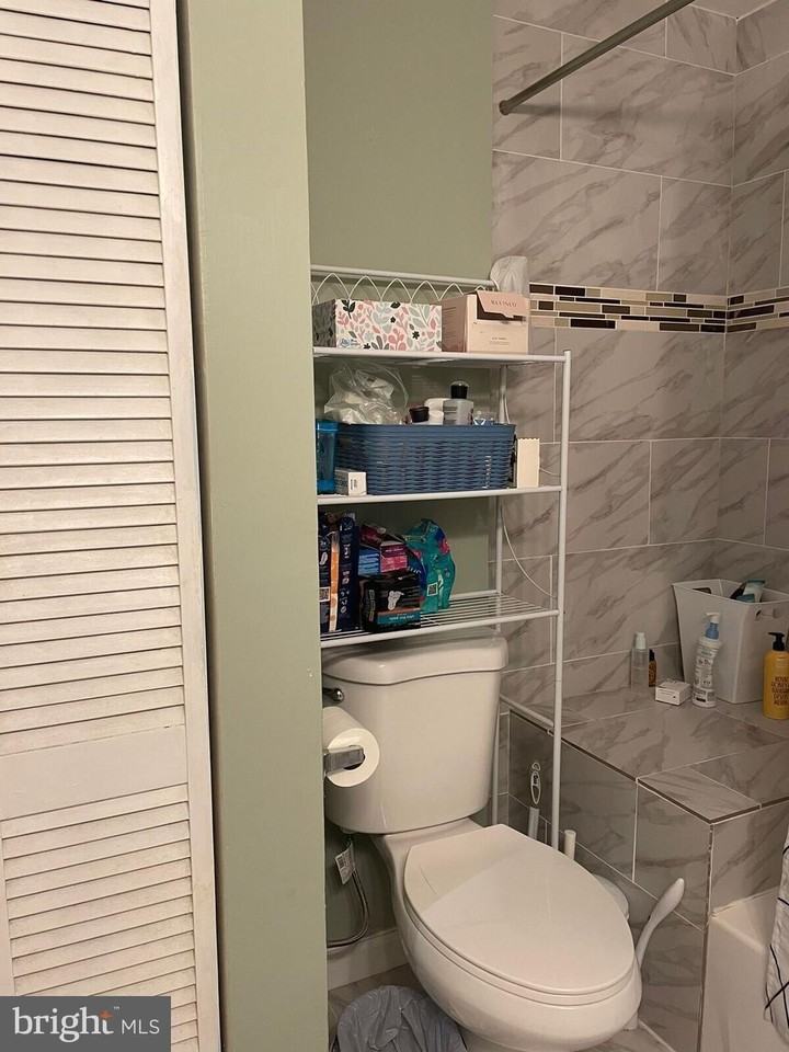 1420 Harvard St Nw #403 - Photo 4 of 17