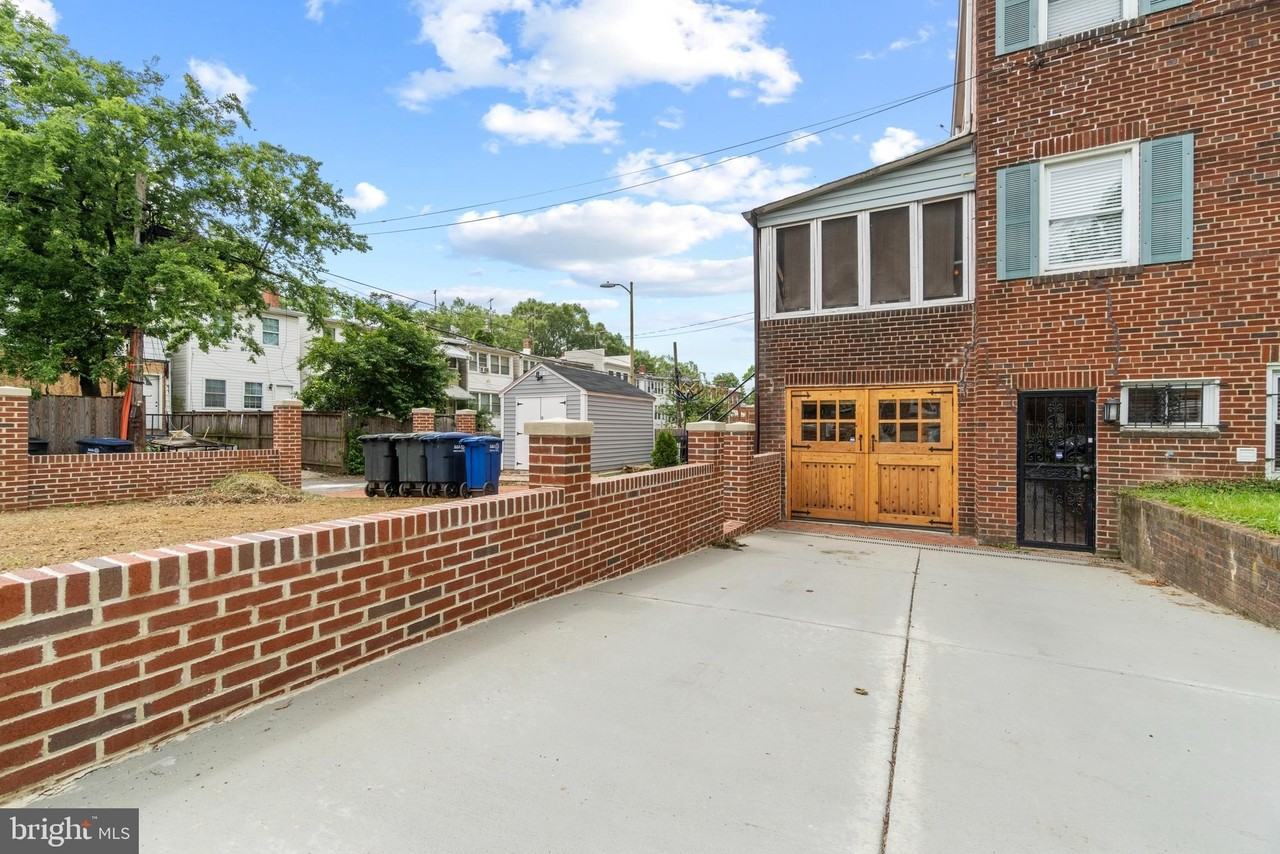 441 21st St Ne #B - Photo 3 of 23