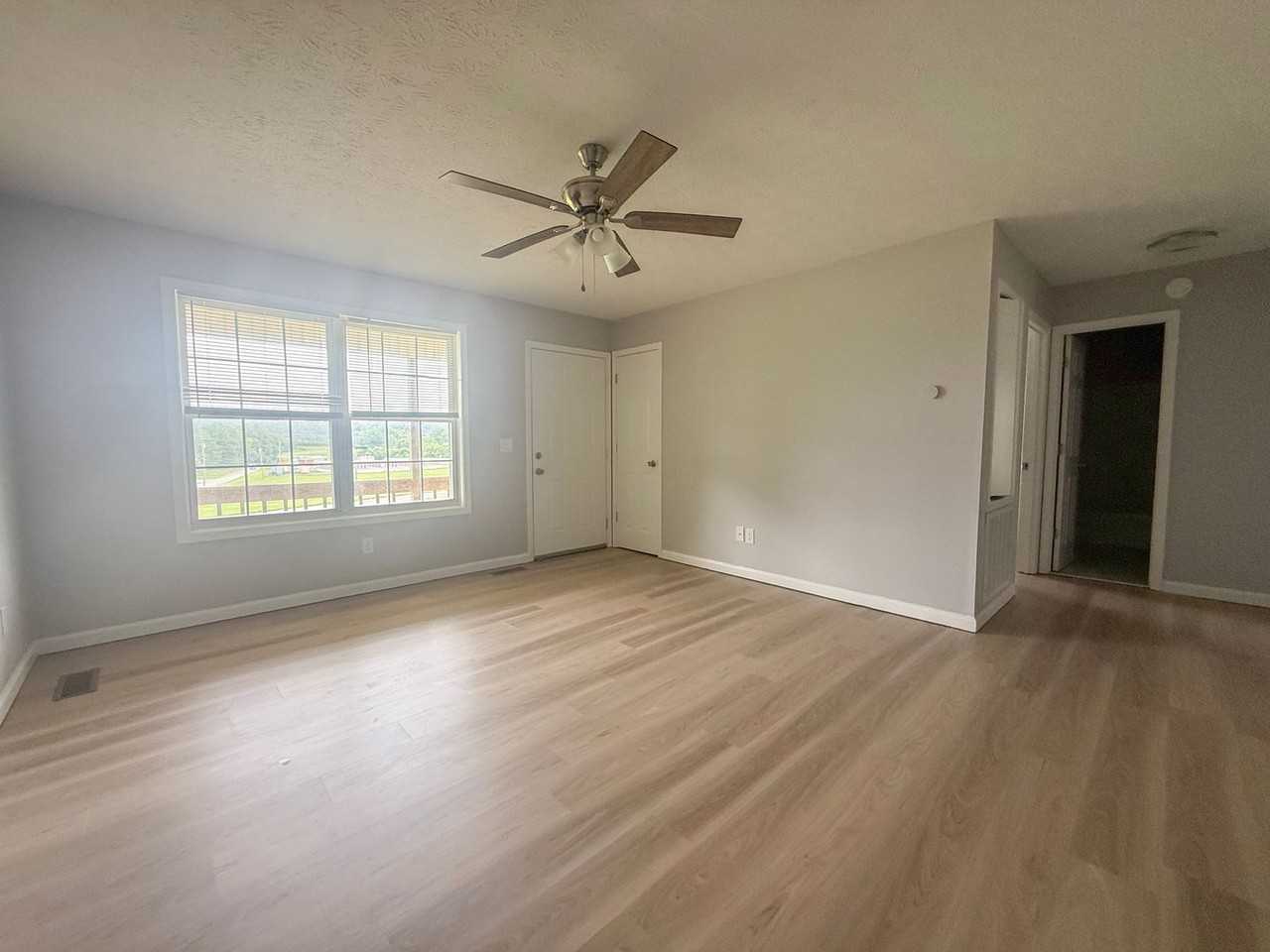 114 Judah Dr - Photo 4 of 19
