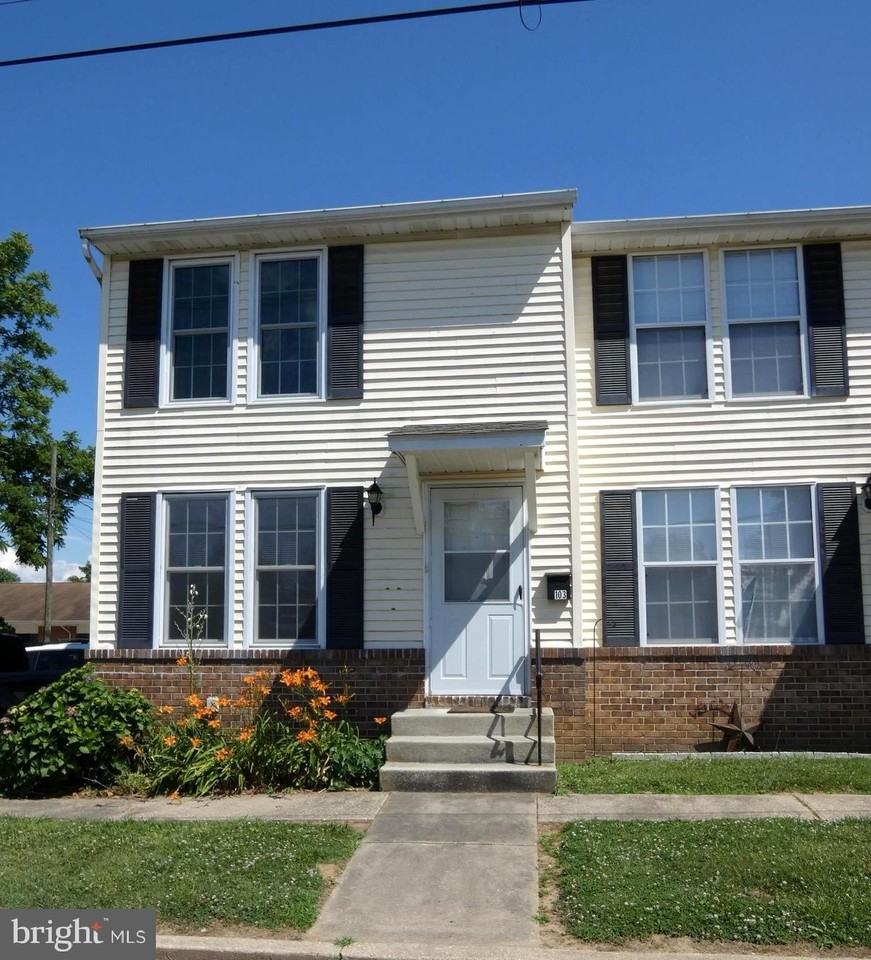 103 S Lynchburg St - Photo 2 of 10