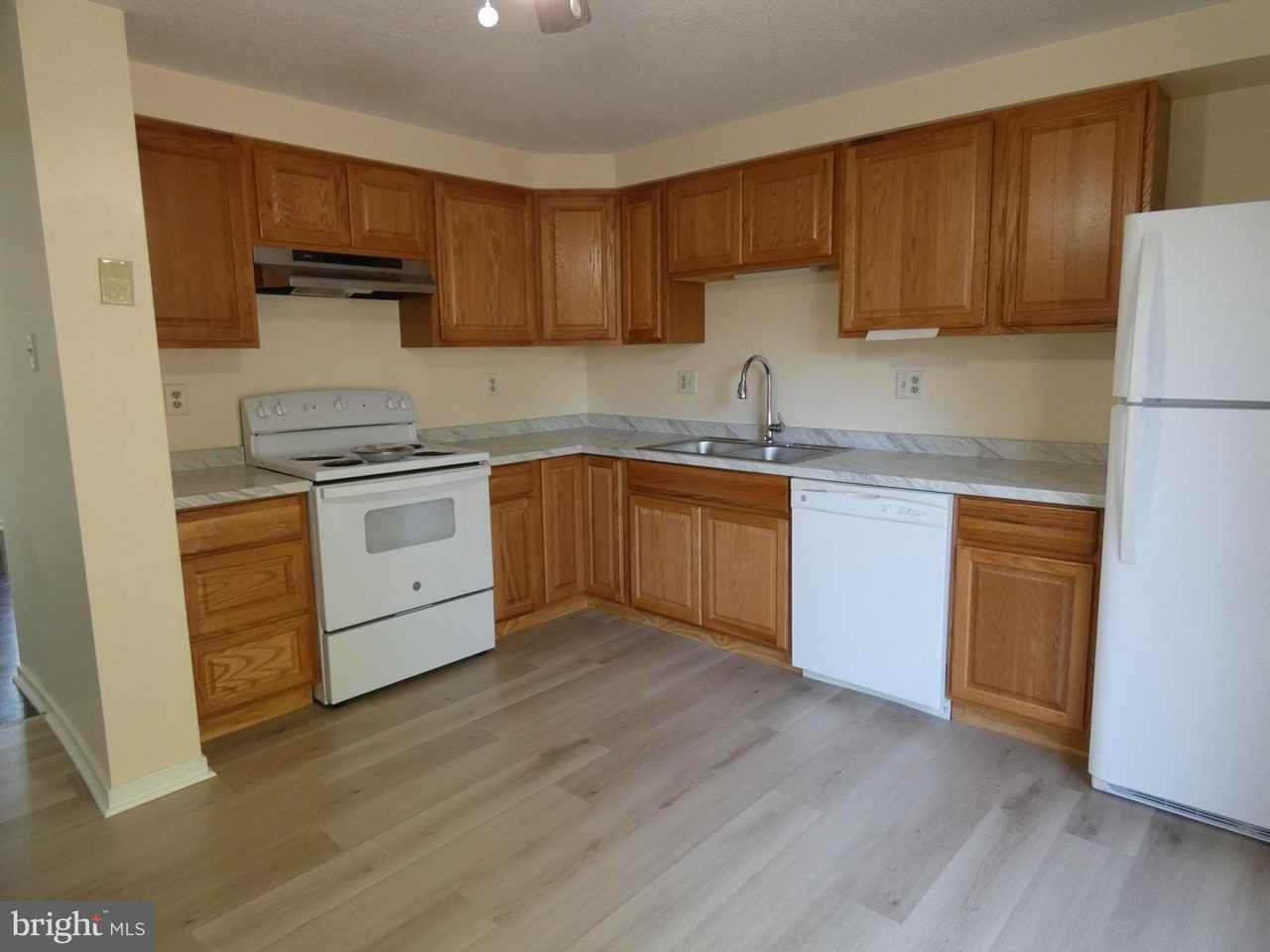 103 S Lynchburg St - Photo 4 of 10