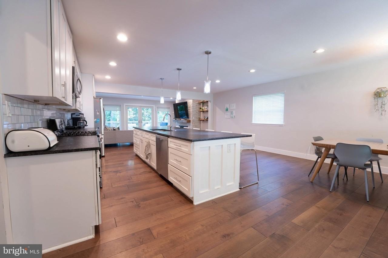 1710 Mark Ln - Photo 3 of 29