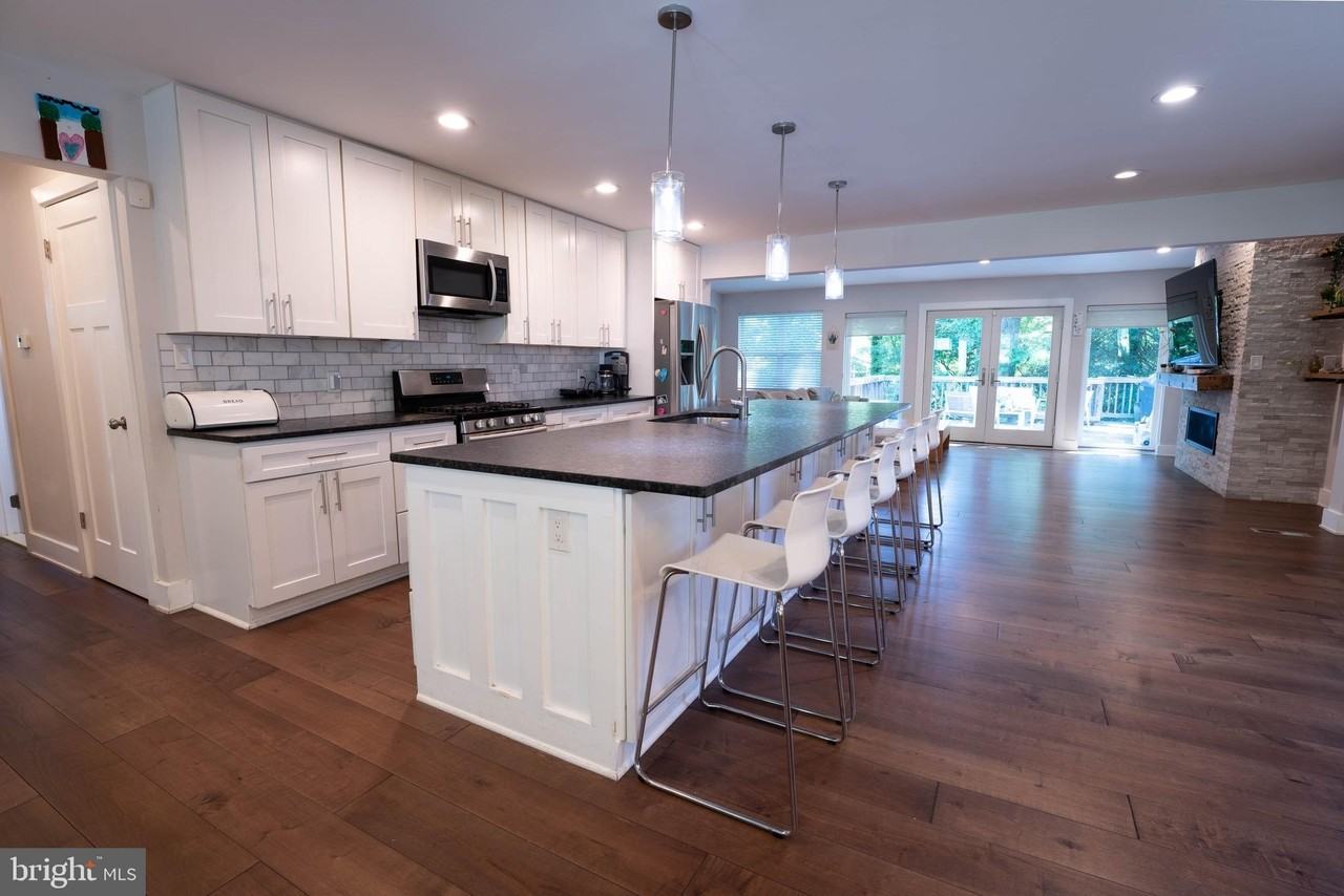 1710 Mark Ln - Photo 4 of 29
