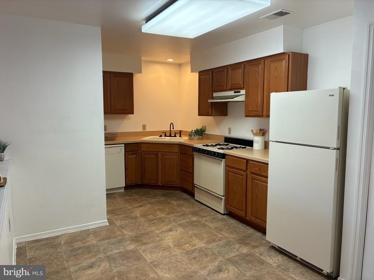534 Pangborn Blvd #A1 - Photo 4 of 11