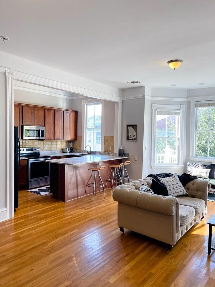 214 E 32nd St - Photo 5 of 11
