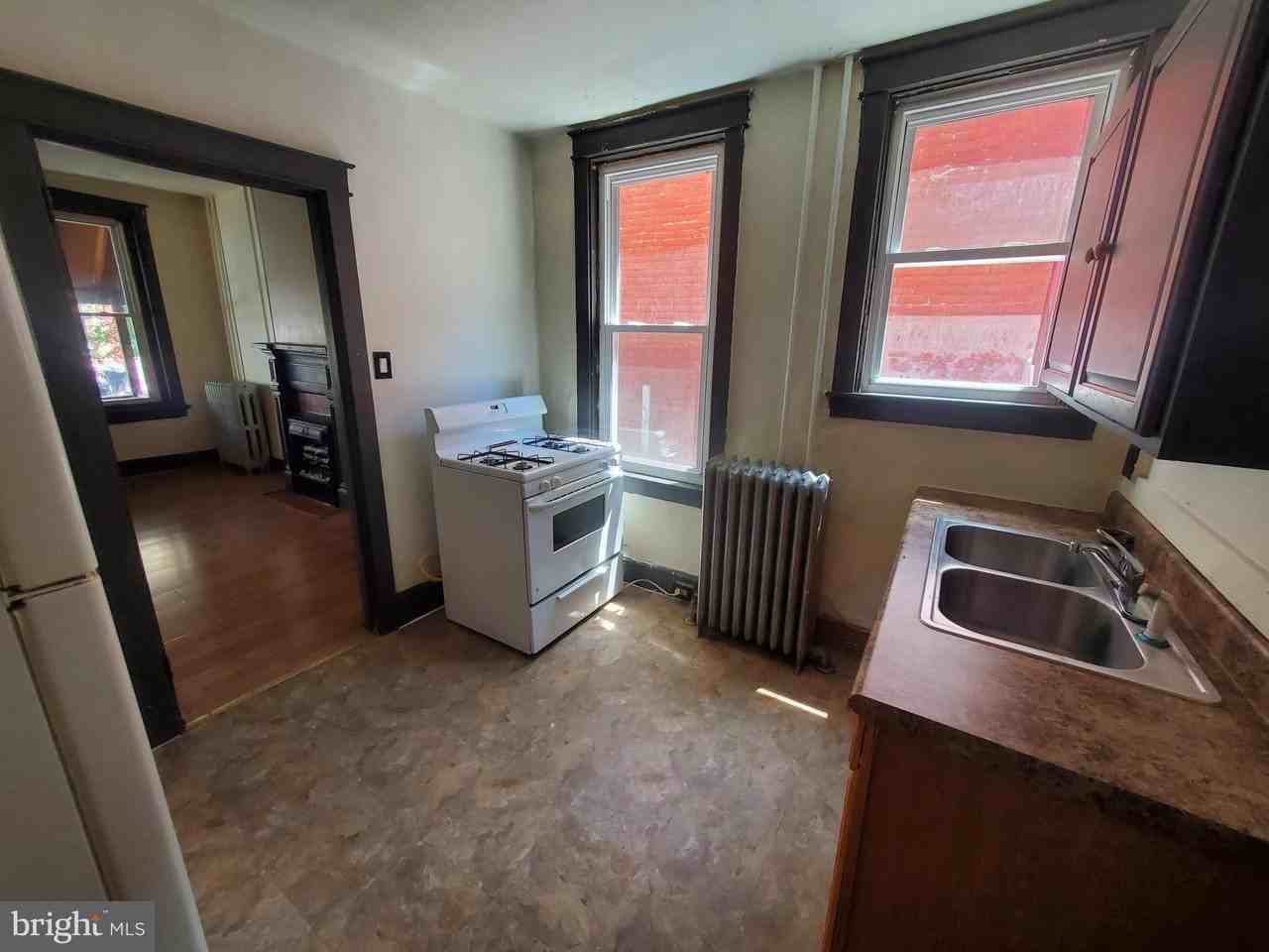 20 S 10th St #1 - Photo 5 of 7