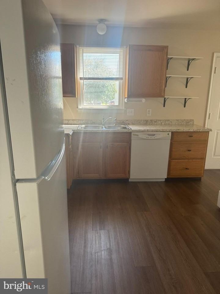 536 Bracken Dr - Photo 2 of 10