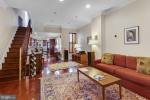 featured image of 1933 Parrish St