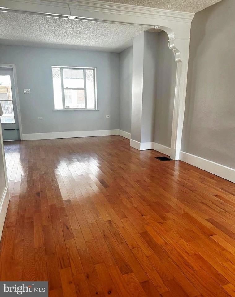 2517 S Mildred St - Photo 2 of 14