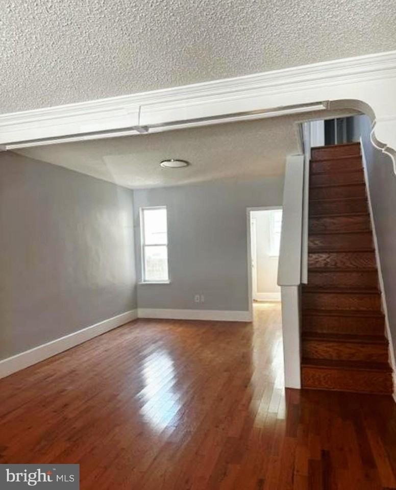 2517 S Mildred St - Photo 3 of 14