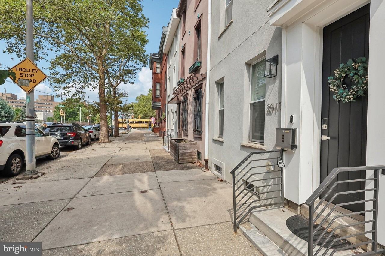 2019 W Girard Ave - Photo 2 of 33