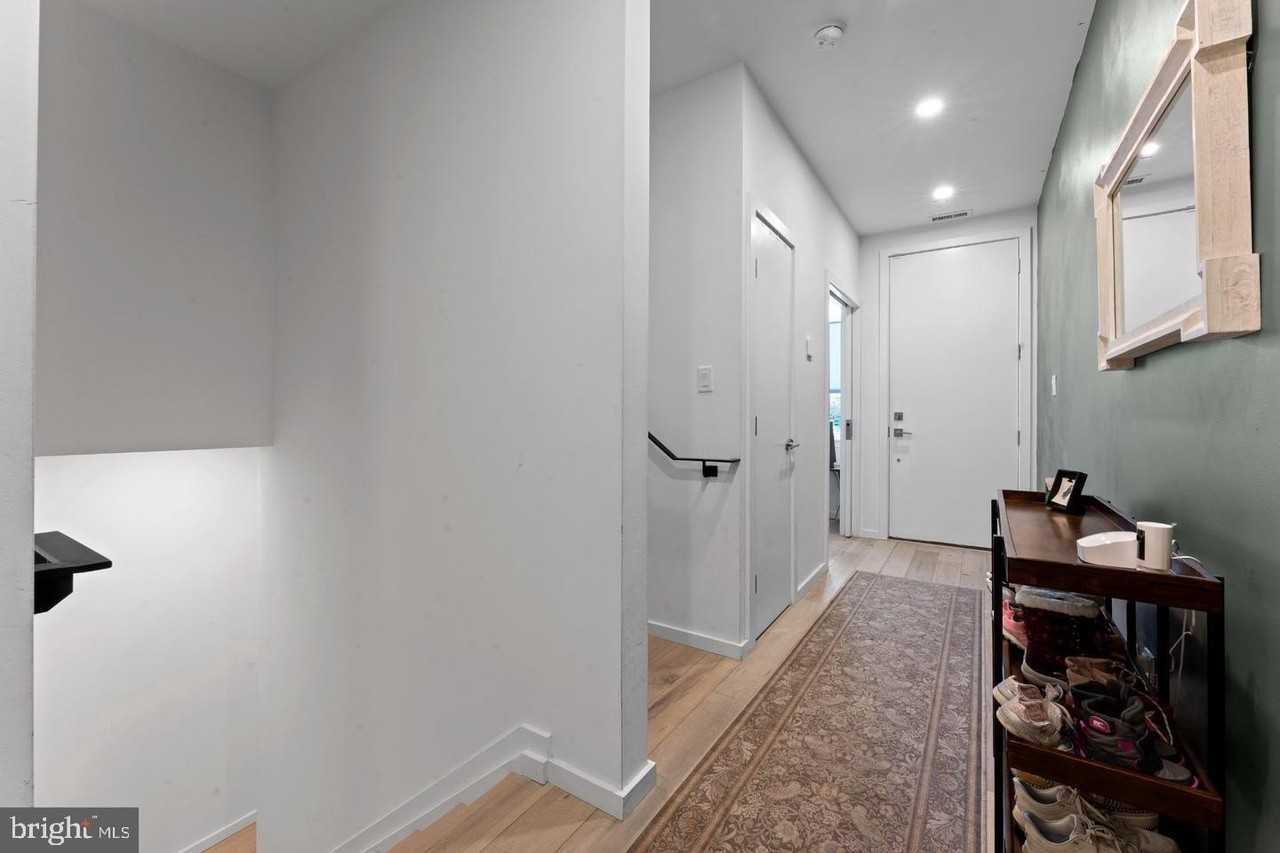 312 Poplar St - Photo 5 of 31