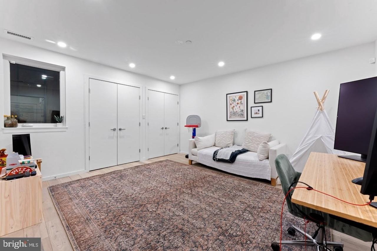 312 Poplar St - Photo 6 of 31