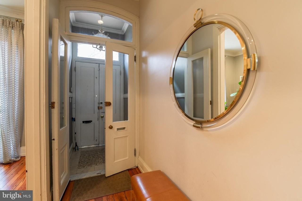 206 S 43rd St - Photo 5 of 39