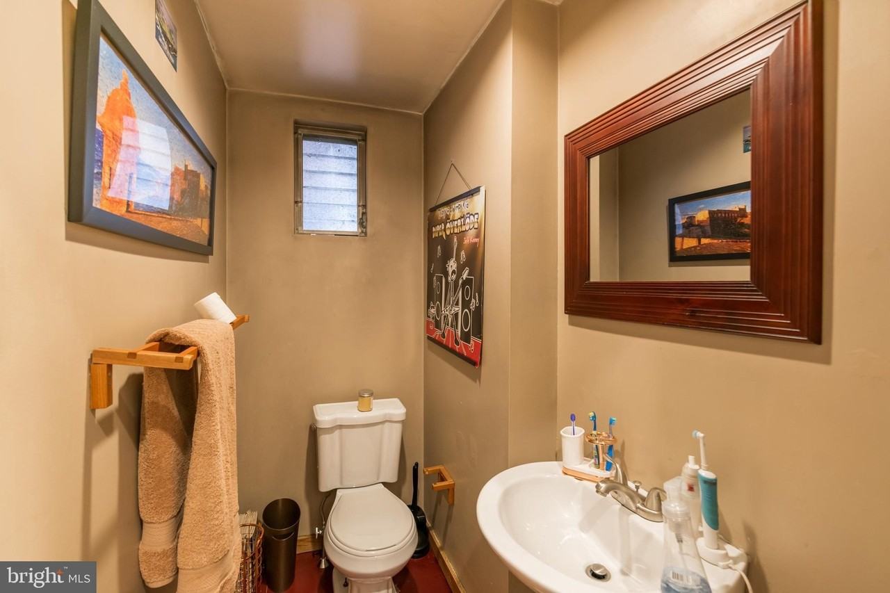 206 S 43rd St - Photo 6 of 39