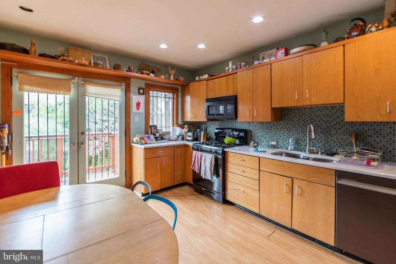 206 S 43rd St - Photo 7 of 39