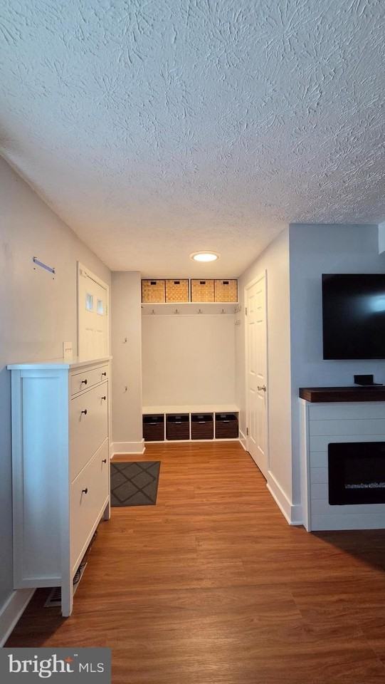 8256 Burning Forest Ct - Photo 5 of 34