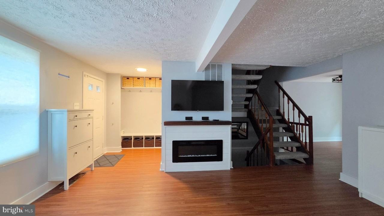 8256 Burning Forest Ct - Photo 7 of 34