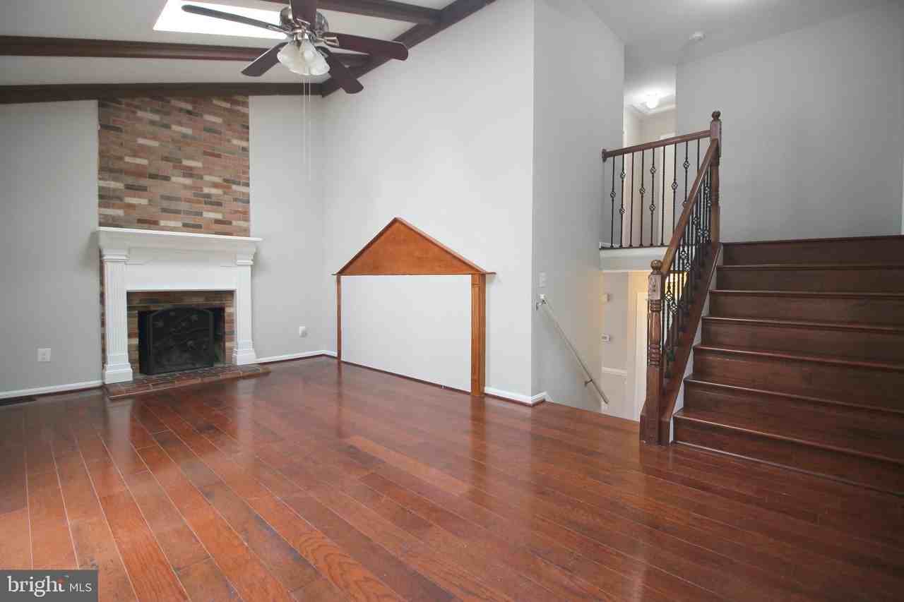 6215 Gemini Ct - Photo 4 of 30