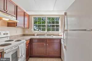 featured image of 121 Fort Evans Rd Se #D