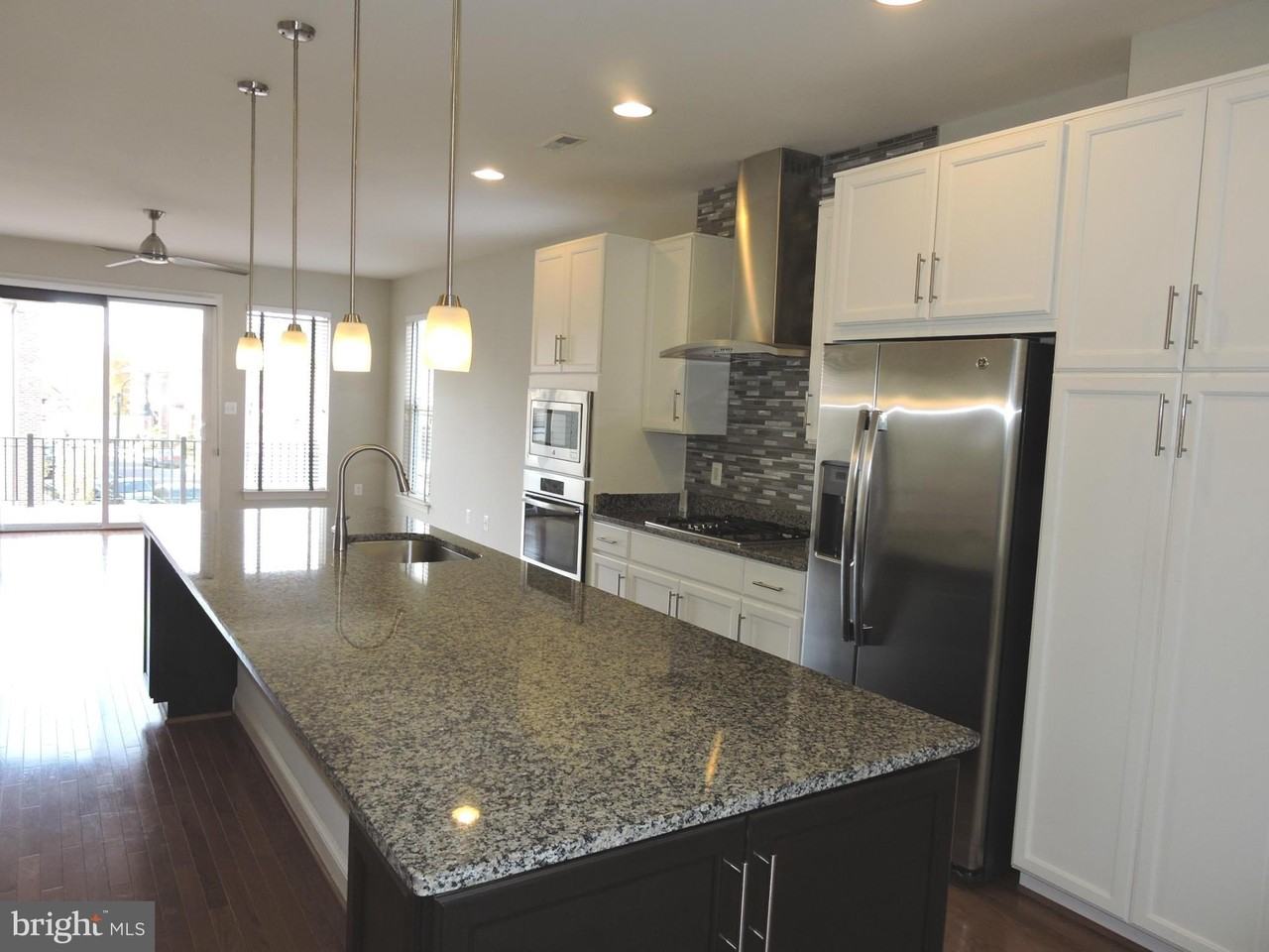 20425 Codman Dr - Photo 4 of 36