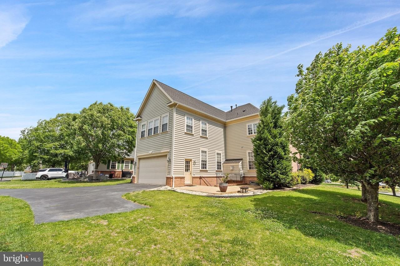 11701 Town Green Rd - Photo 2 of 50