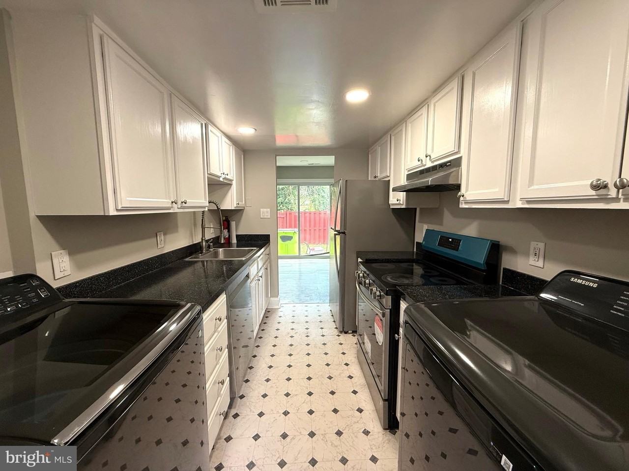 2819 Banks Ct - Photo 4 of 19