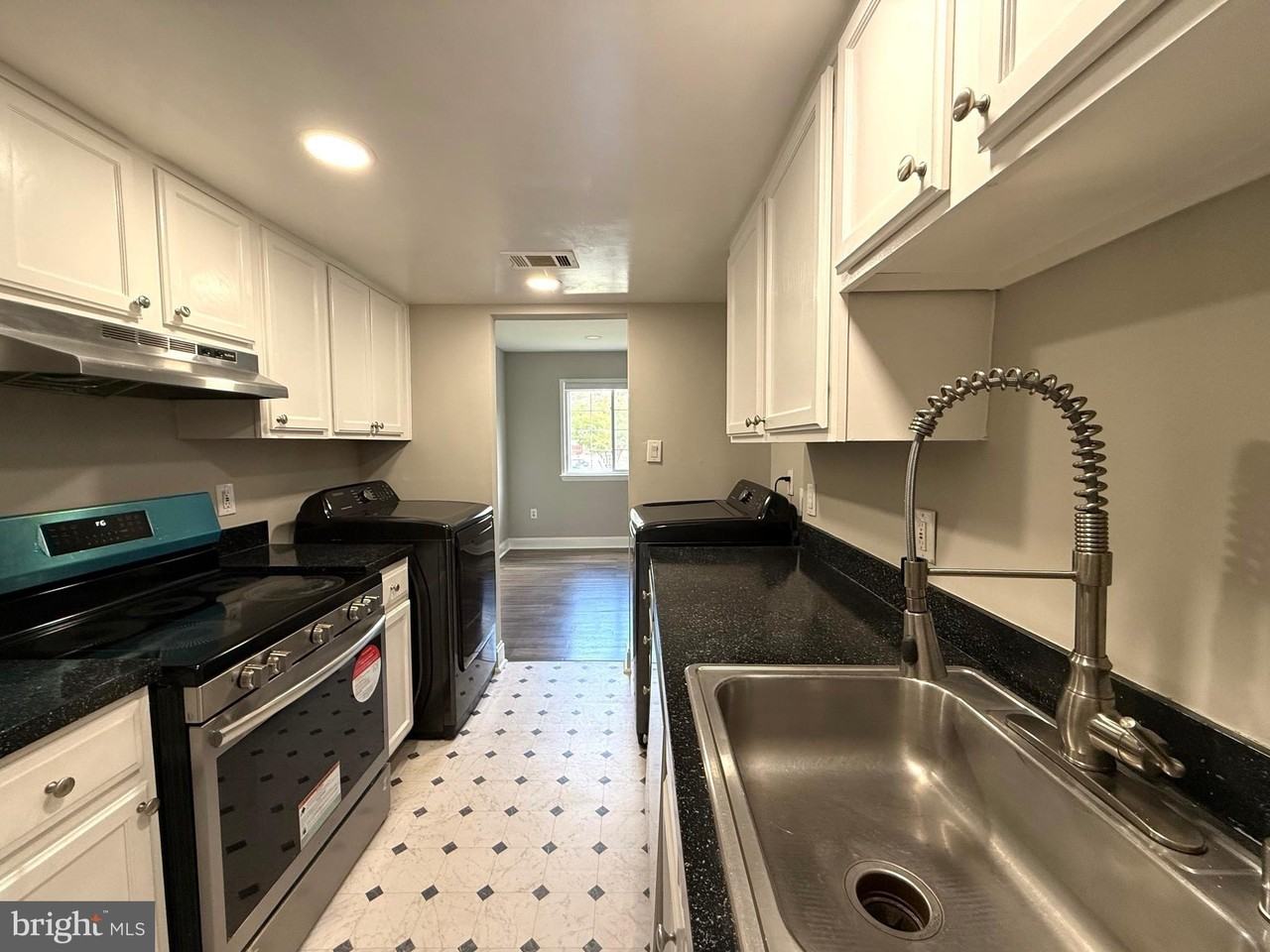 2819 Banks Ct - Photo 5 of 19