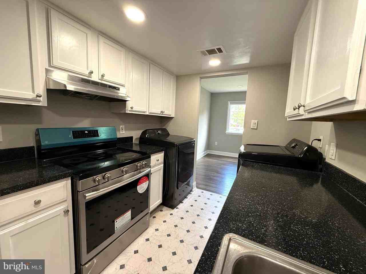 2819 Banks Ct - Photo 6 of 19