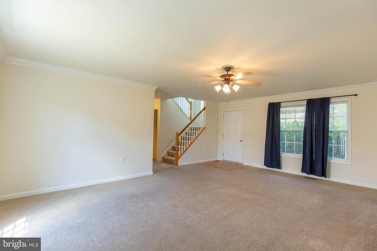 59 Stork Ln - Photo 4 of 35