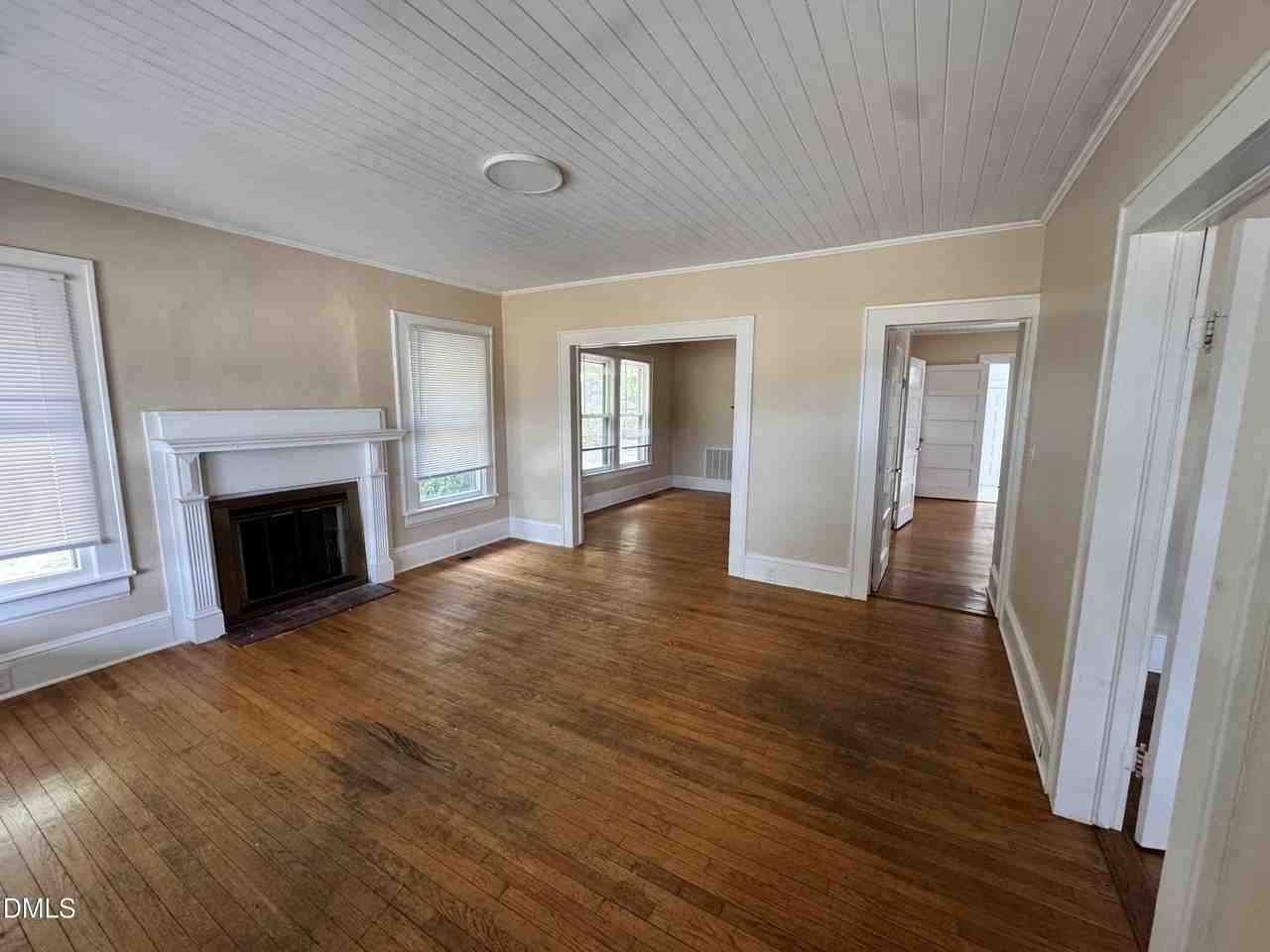 545 Main St - Photo 3 of 12