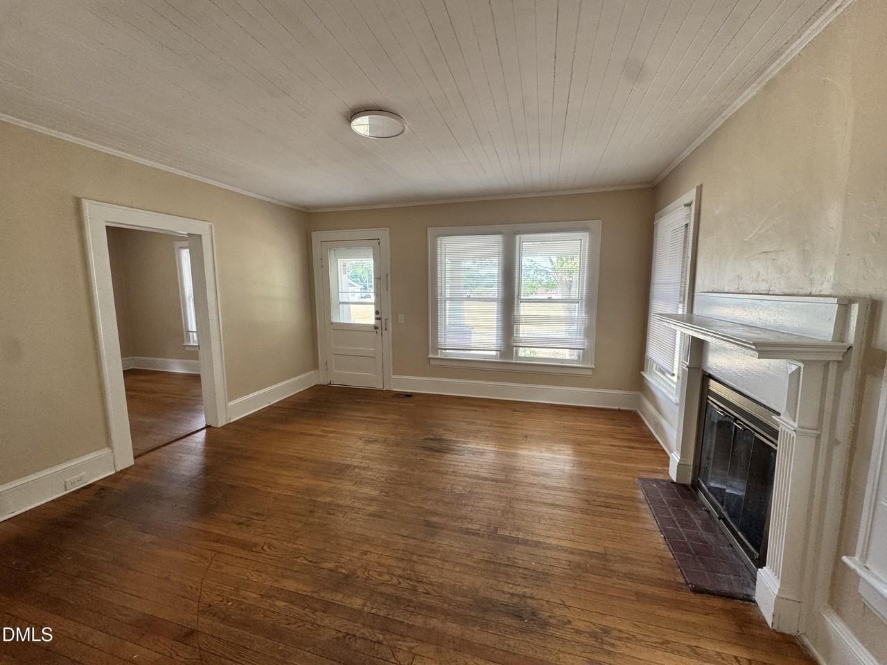 545 Main St - Photo 4 of 12