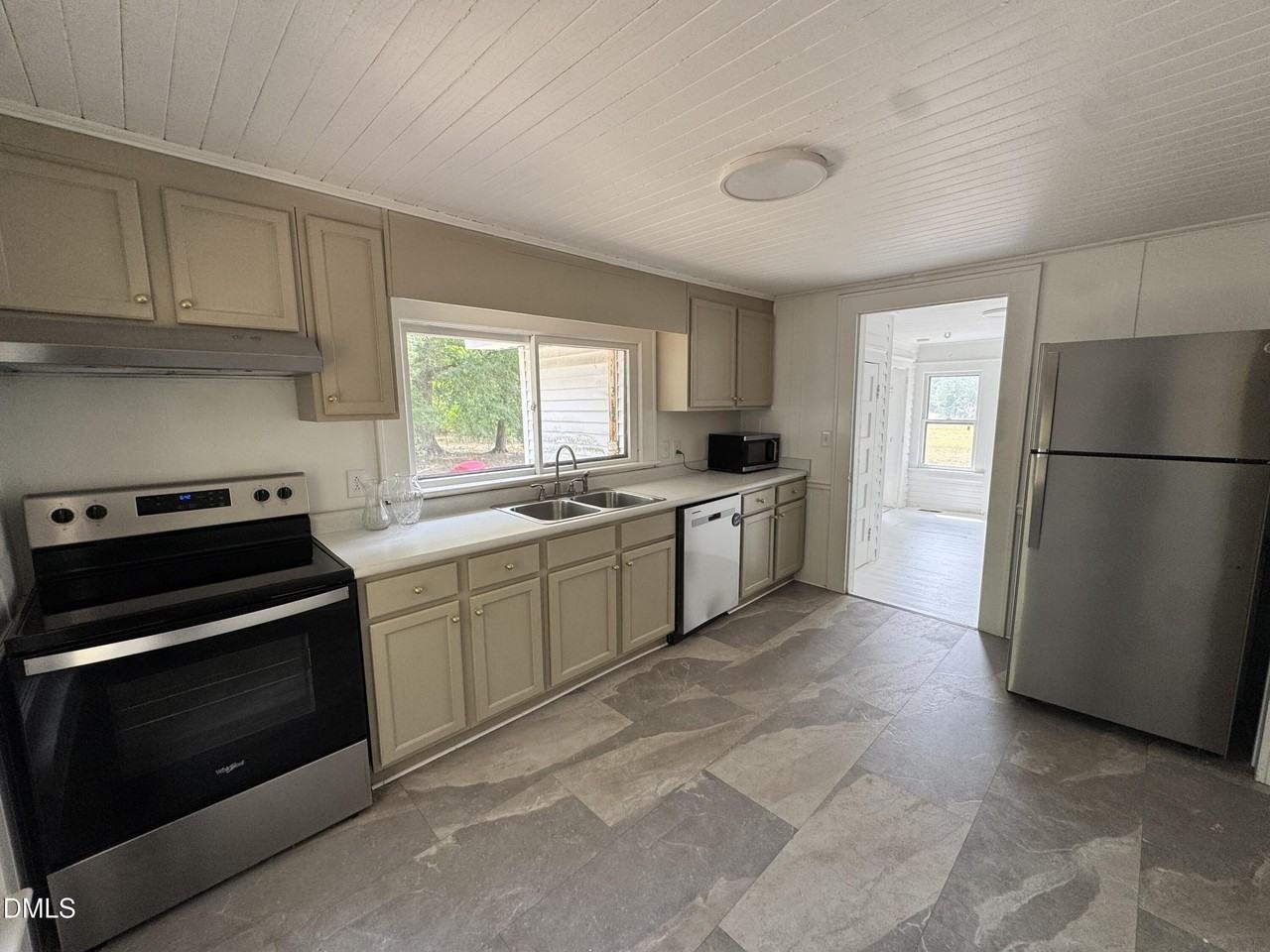 545 Main St - Photo 6 of 12