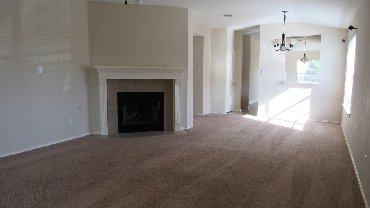 11124 Crazy Well Dr - Photo 2 of 18