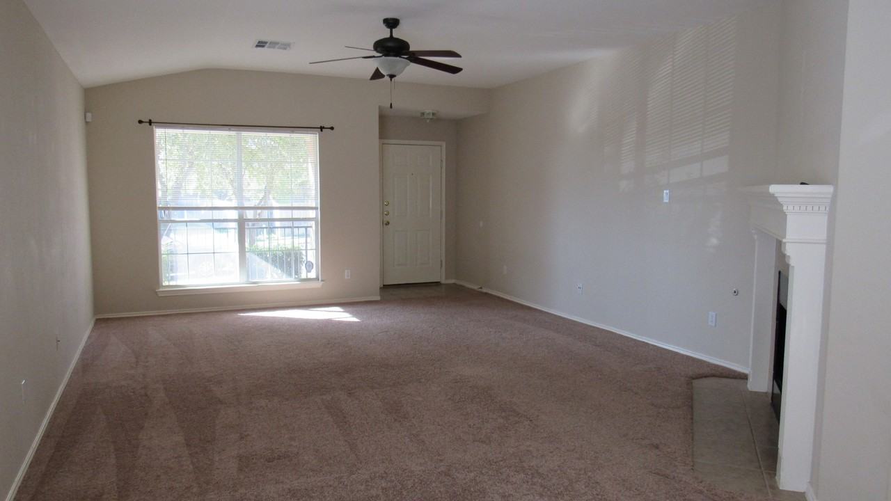 11124 Crazy Well Dr - Photo 3 of 18