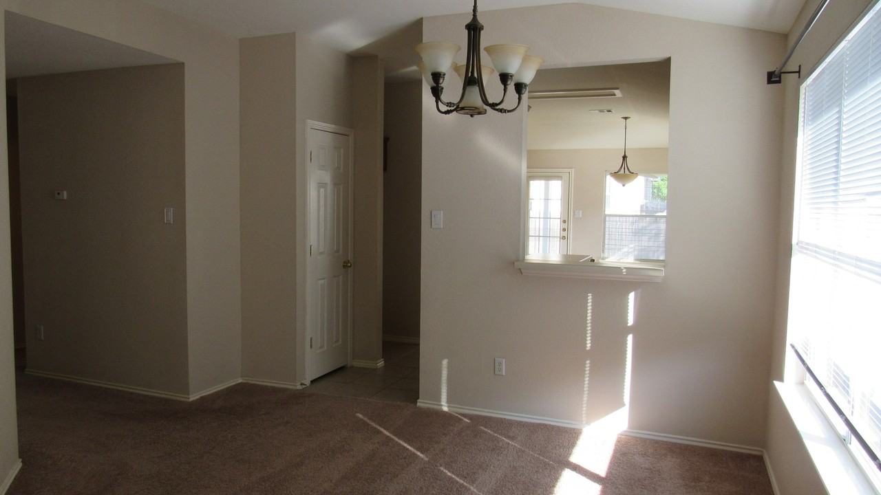 11124 Crazy Well Dr - Photo 4 of 18