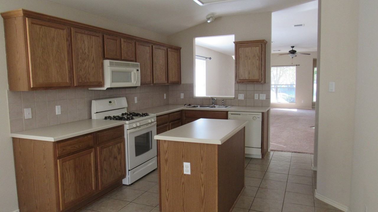 11124 Crazy Well Dr - Photo 5 of 18