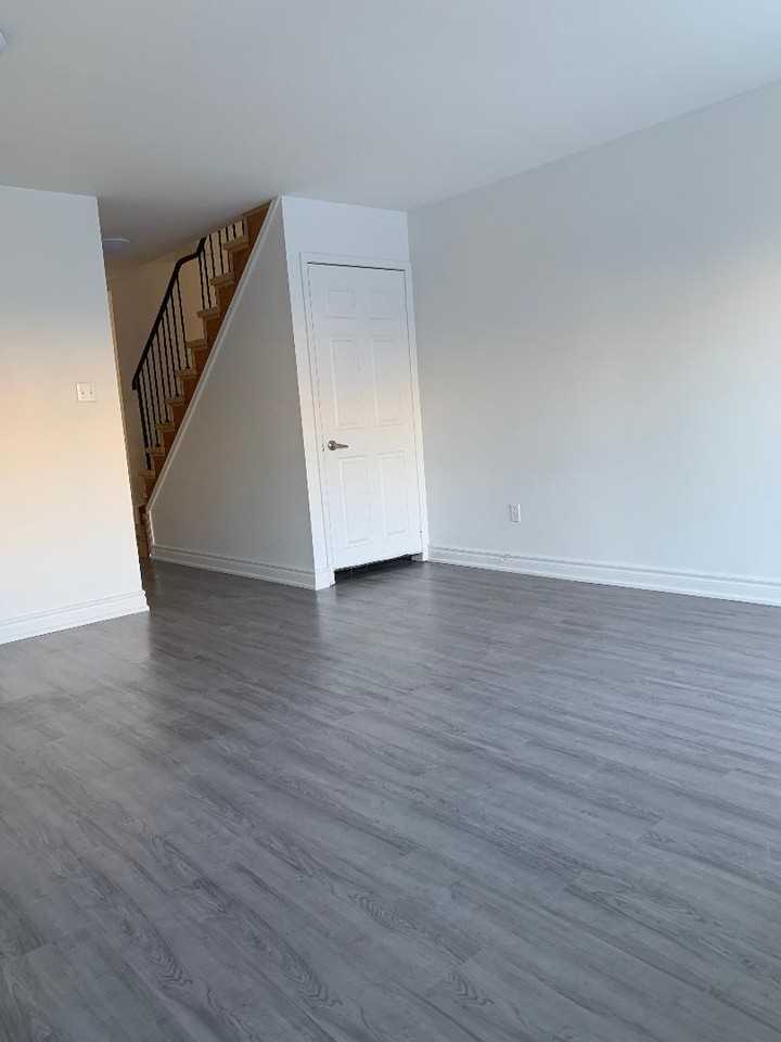 19 Overlord Crescent - Photo 5 of 9