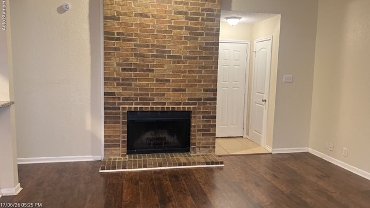 1901 Cloisters Dr #921 - Photo 4 of 42