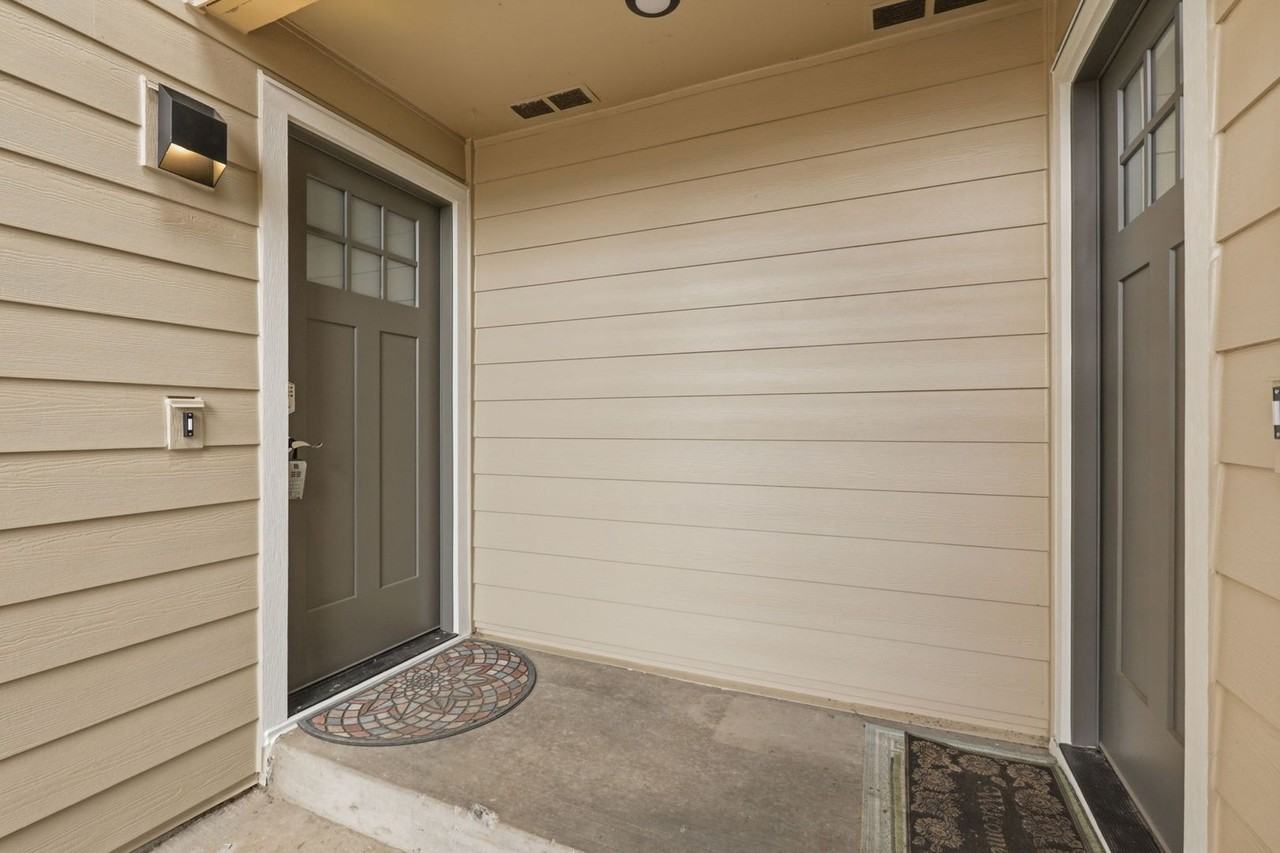 605 Se 121st Ave - Photo 4 of 31