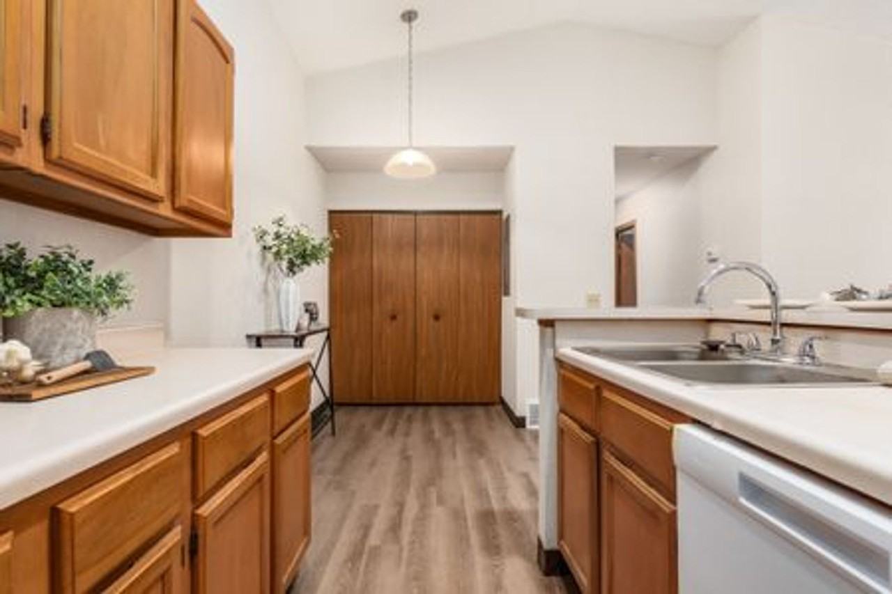 Southampton Apartments - Photo 6 of 30